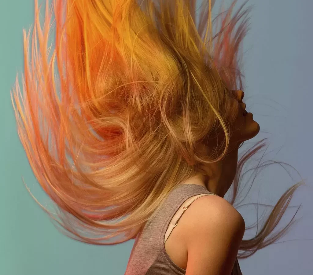 Leuchtendes Farbergebnis einer Haarcoloration bei Friseur Sera